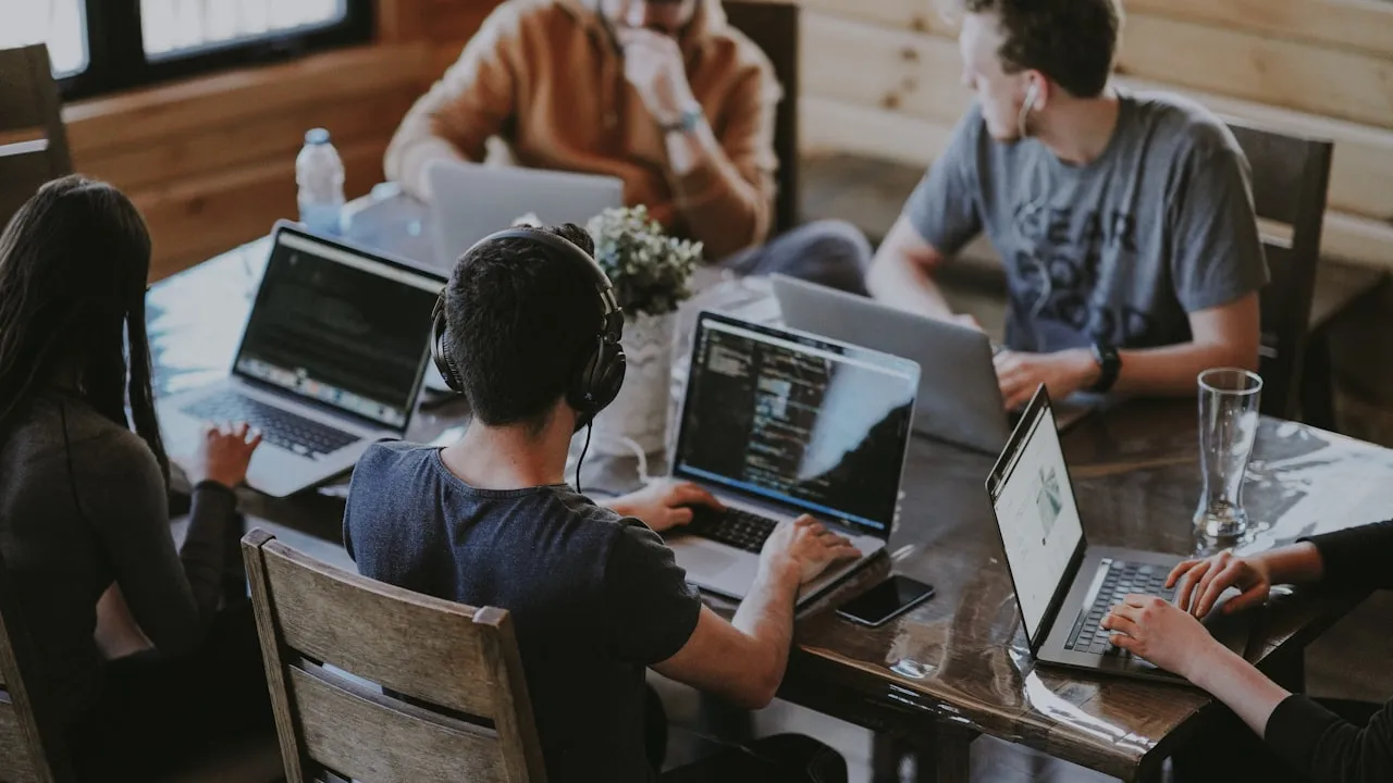 L'équipe collégiale et les membres techniques de l'association